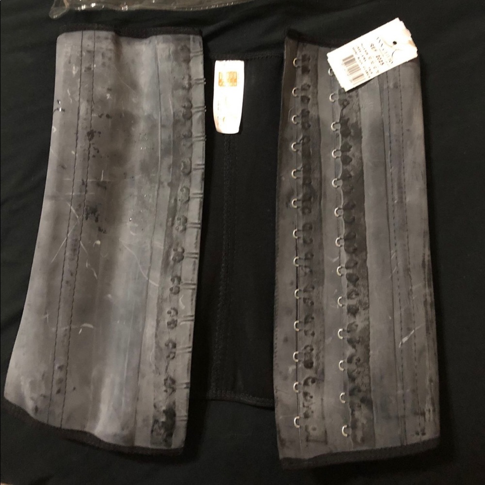 Black Latex sport Waist trainer Size 32